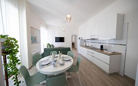SweetHome Confortevole Trilocale vicino stazione WIFI aria condizionata
